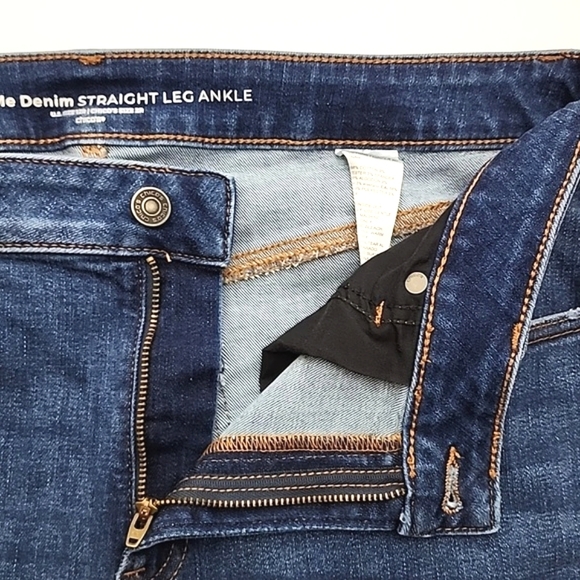 Chicos Women's DefineMe Jeans Blue Denim Straight Leg Ankle Stretch Size 12R - Picture 4 of 15